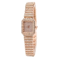 Montre élégante carrée en or rose pour femme avec lunette et bracelet sertis de cristaux - Or rose