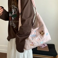 Sac fourre-tout matelassé rose à motifs de cœurs avec broderie de chien de dessin animé - Illustration Chien Rose