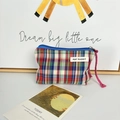 Detailaufnahme der karierten Canvas-Kosmetiktasche mit blauem Reißverschluss und Kordel - Streifen Karo Kordelzugbeutel