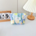 Dettaglio della borsa da trucco floreale in tela con tulipani e chiusura a zip in metallo - Tulipano Blu