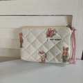 Detail of quilted cotton pouch with cute bear prints, brand label and pink woven handle - Rabbit and Bear