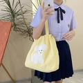 Sac cordon en toile jaune avec broderie caniche blanc présenté en selfie miroir - Sac à Bandoulière Chien en Peluche Jaune
