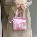 Elegante bolso de satén rosa con cordón, parche de conejo y suave textura de terciopelo - Rosa oscuro
