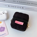 Gesteppte Herztasche für Kopfhörer mit Reißverschluss und elegantem Perlenanhänger - Schwarz
