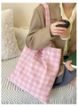 Dettaglio della borsa tote in tela a quadretti rosa e bianchi con ricamo Hope Romantic - Spalla con Fiocco Quadri Rosa