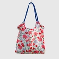 Dettaglio della borsa shopper floreale con manico in corda blu e logo May Rabbit - Piccolo Fiore Rosa Viola