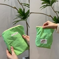 Pochette verte en nylon froissé avec fermeture éclair colorée et étiquette tissée - Vert Fluorescent