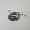 Pluche oortelefoonhoesje met roze koeienprint en paars gevlochten koord design - Korte Koord Pluche Grijs & Roze Koeienprint