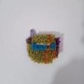 Schattig veelkleurig gebreid oortelefoonhoesje in groen, oranje en blauw May Rabbit - Korte Koord Pluche Gekleurde Mix Ruit
