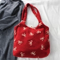 Dettaglio borsa tote in feltro rosso con ricamo fiocco e fodera a quadretti neri - Fiocco Grande Rosso Giuggiola