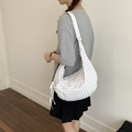 Polkadot crossbody tas met trekkoord strik detail en verstelbare brede schouderriem - Wit gestippeld
