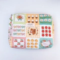 Dettaglio della borsa trucco trapuntata a fiori con stampe animali e cerniera rosa - Ragazza dei Fiori Patchwork