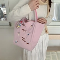 Sac fourre-tout rose clair avec broderie de dessin animé et anses tressées colorées - Chiot Cerise (Rose) Avec Pendentif / Rose