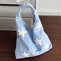 Borsa tote in peluche azzurro con motivi a stelle bianche e morbida trama di lana - Stella Azzurro