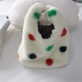 Dettaglio macro della borsa in peluche a pois colorati con fodera a quadretti - Pois Colorati