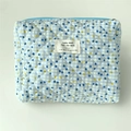 Borsa da trucco trapuntata con motivo a quadri blu e pois con chiusura a zip - Pois a Quadretti Blu