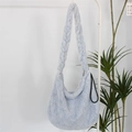 Detalle del bolso hobo de piel sintética azul claro con correa de cuerda trenzada - Leopardo Azul