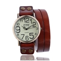 Montre vintage CCQ à bracelet triple en cuir avec rivets et chiffres arabes - Café Clair