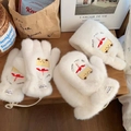 Set guanti e sciarpa di peluche bianchi con graziose toppe a forma di torta - Guanti a 5 dita / Torta di compleanno bianca