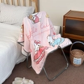 Λεπτομέρεια ροζ κουβέρτας Hello Kitty fleece με γκρι ρέλι σε μεταλλική καρέκλα - Κουβέρτα Γάτας / 100*120CM