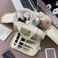 Cremeweiße Reise-Kosmetiktasche mit Mehrschicht-Reißverschluss und viel Stauraum - Gelb
