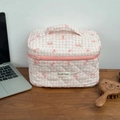 Borsa per cosmetici trapuntata a scacchi rosa e bianchi con fiocchi e manico in legno - Grande / Quadretti Fiocco Rosa