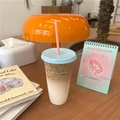 Gobelet transparent 700ml avec couvercle bleu et texte 'recipe of summer' sur bureau - Grande Recette d'Été / 700ml