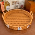 Cesto portaoggetti rotondo in finto rattan con manici e decorazione orsetto cartone - Grande [29.5*29.5*5cm]