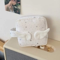 Detailansicht der weißen Kosmetiktasche mit Sternmuster und flauschigen Engelsflügeln - 3D Flügel Aufbewahrungstasche / Weiß