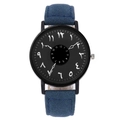 Dettaglio del quadrante nero con doppia scala e cinturino in pelle blu opaca per orologio - Blu