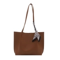 Borsa tote marrone a pieghe con sciarpa di seta decorativa e tracolle lunghe da donna - Cuoio
