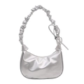 Metalen zilveren hobo tas met scrunchie handvat en een minimalistisch halfmaanontwerp - Zilver