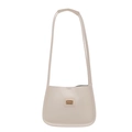 Bolso de hombro minimalista de cuero PU beige con hebilla de metal sobre fondo blanco - Blanco