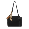 Bolso tote retro negro con costuras blancas y pañuelo floral sobre fondo blanco puro - Negro