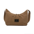 Minimalistische bruine nylon halve maan tas met voorvak en logo-applicatie - Khaki