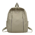 Mochila ligera de nailon verde oliva con bolsillos verticales y logotipo metálico - Verde