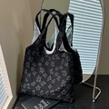 Borsa tote nera con fiori 3D in tessuto a bolle e trame floreali a rilievo alla moda - Senza Ciondolo / Nero