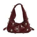 Borsa a mano rosso scuro con borchie metalliche e finitura lucida effetto pelle - Rosso