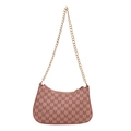 Rosafarbene Halbmond-Tasche mit Buchstabenmuster und goldener Metallkette - Rosa