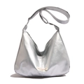 Sac hobo métallique argenté chic avec bandoulière réglable et étiquette mode à l'avant - Sans Pendentif / Argent