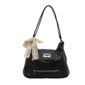 Schwarze Tote Bag aus Kunstleder mit Silber-Details und cremefarbenem Häkel-Schleifen-Anhänger - Schwarz ohne Anhänger