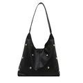 Elegante schwarze Unterarm-Schultertasche für Damen mit schicken silbernen Nieten - Schwarz
