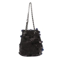 Funkelnde schwarze Pailletten-Eimertasche mit blauen Akzenten und silberner Kette - Schwarz