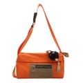 Borsa a tracolla arancione in nylon con ciondolo a mostro e toppa sportiva retrò - Con Ciondolo / Arancione