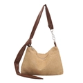 Große Strohtasche mit braunen Lederriemen und Metallkette für den sommerlichen Look - Braun