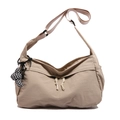 Bolso tote grande de nailon beige con correa ajustable y colgante de corazón a cuadros - Con Colgante / Caqui
