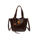 Sac seau rétro marron foncé avec poignées, bandoulière et pendentif clochette doré - Café Avec Breloques