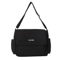 Sac bandoulière en toile noire avec sangle réglable et écusson logo sur fond blanc uni - Noir