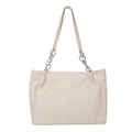 Sac fourre-tout en similicuir blanc crème avec chaîne argentée et grandes poches avant - Blanc