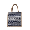 Bolso de mano tejido con patrones geométricos y formas tribales en azul marino - Ola Azul